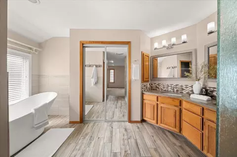 Bath - 704 E High Dr, Spokane, WA 99203 photo 1 of 6