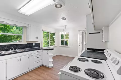 Kitchen - 1307 E Thurston Ave, Spokane, WA 99203 photo 1 of 2