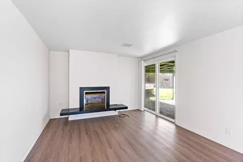 Living - 1307 E Thurston Ave, Spokane, WA 99203 photo 2 of 3