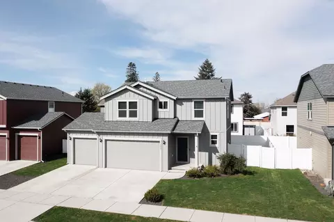 1007 N Viewmont Rd, Greenacres, WA 99016