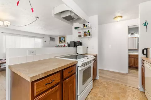 Kitchen - 306 E Weile Ave UNIT 2, Spokane, WA 99208 photo 5 of 5