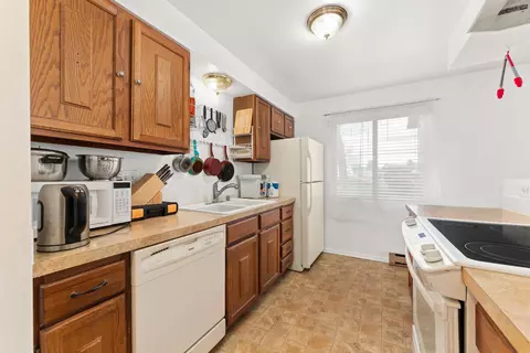 Kitchen - 306 E Weile Ave UNIT 2, Spokane, WA 99208 photo 2 of 5