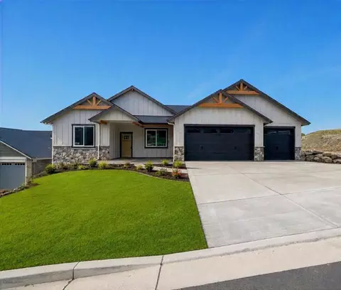 74 E Center Ln, Spokane, WA 99208