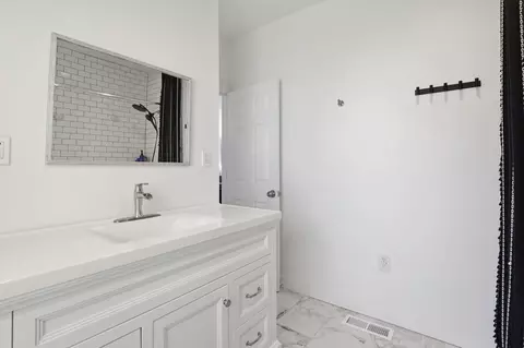 Bath - 412 S Mill St, Colfax, WA 99111 photo 2 of 2