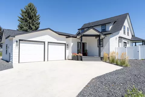 1922 N Donwood Ln, Greenacres, WA 99016