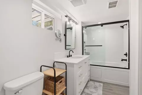 Bath - 3023 E 16th Ave, Spokane, WA 99223 photo 2 of 3
