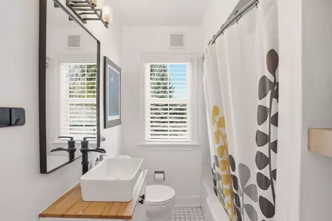 Bath - 3023 E 16th Ave, Spokane, WA 99223 photo 1 of 3