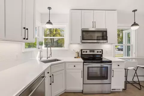 Kitchen - 3023 E 16th Ave, Spokane, WA 99223 photo 2 of 3