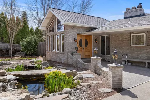 105 N Sprague St, Rockford, WA 99030