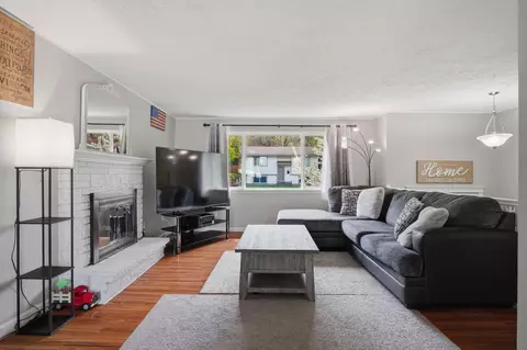 Living - 4011 E 12th Ave, Spokane, WA 99202 photo 2 of 3