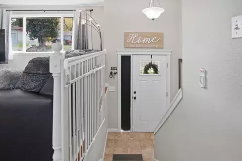 Entry Way - 4011 E 12th Ave, Spokane, WA 99202 photo 1 of 1