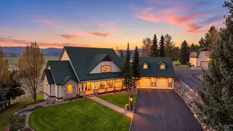 10303 N Stoneman Bluff Ln, Spokane, WA 99217