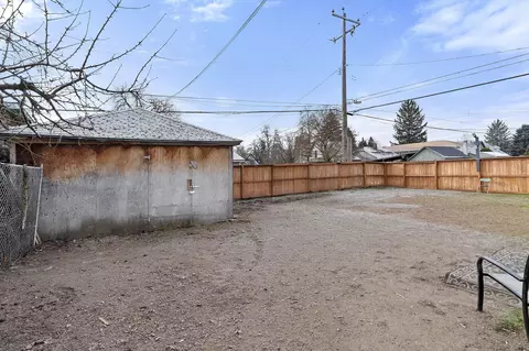 Exterior - 802 E Baldwin Ave, Spokane, WA 99207 photo 4 of 6
