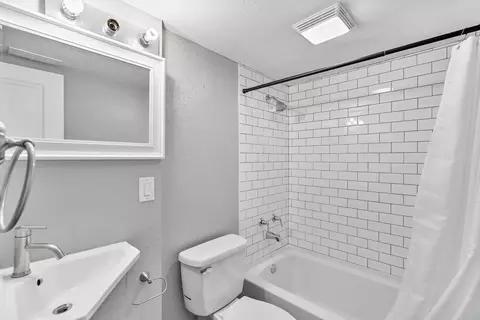 Bath - 802 E Baldwin Ave, Spokane, WA 99207 photo 2 of 3