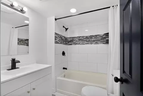Bath - 2514 E 5th Ave, Spokane, WA 99202 photo 1 of 1
