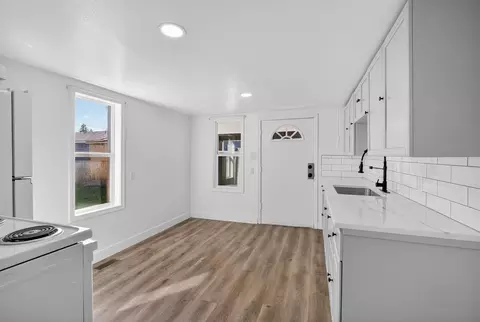 Entry Way - 2514 E 5th Ave, Spokane, WA 99202 photo 5 of 9