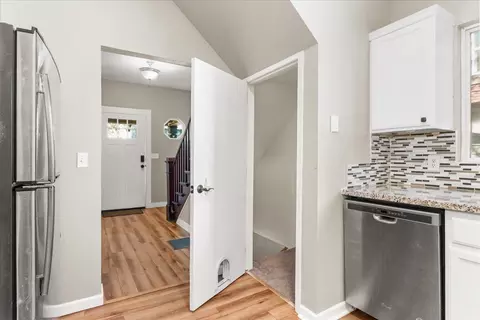 Entry Way - 2724 E 4th Ave, Spokane, WA 99202 photo 4 of 8