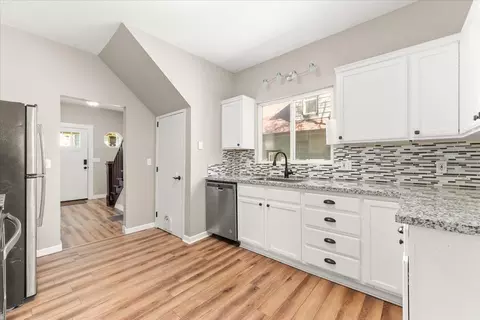 Entry Way - 2724 E 4th Ave, Spokane, WA 99202 photo 3 of 8