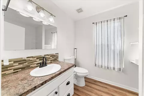 Bath - 2724 E 4th Ave, Spokane, WA 99202 photo 3 of 4