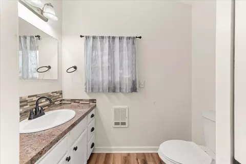 Bath - 2724 E 4th Ave, Spokane, WA 99202 photo 2 of 4