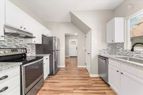 Entry Way - 2724 E 4th Ave, Spokane, WA 99202 photo 5 of 8