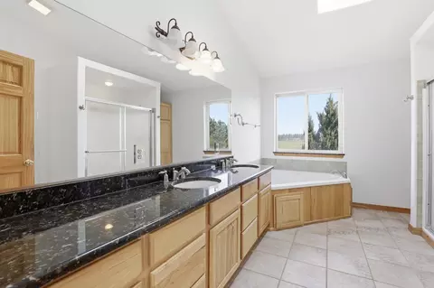 Bath - 17543 S Smythe Rd, Spokane, WA 99224 photo 1 of 3