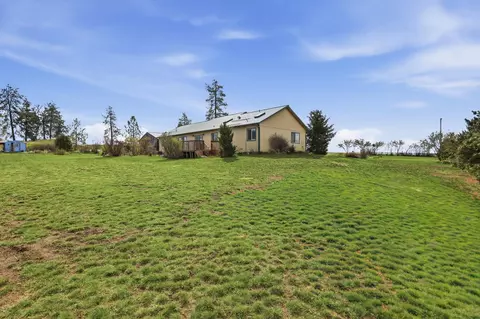 Exterior - 17543 S Smythe Rd, Spokane, WA 99224 photo 10 of 14