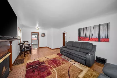 Living - 541 E Hoffman Ave, Spokane, WA 99207 photo 3 of 3