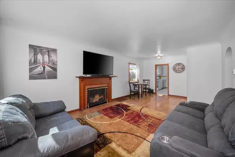 Living - 541 E Hoffman Ave, Spokane, WA 99207 photo 1 of 3