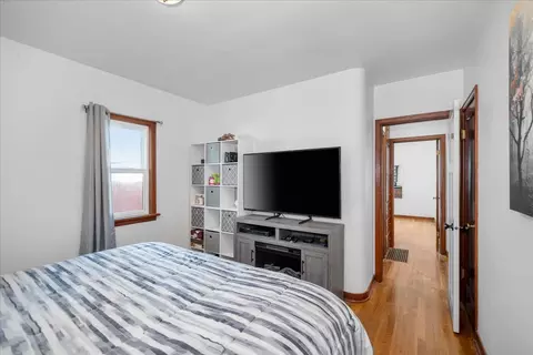 Bedroom - 541 E Hoffman Ave, Spokane, WA 99207 photo 2 of 4