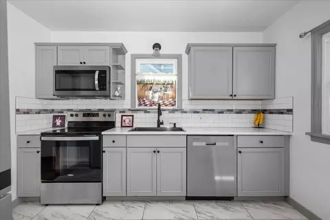 Kitchen - 541 E Hoffman Ave, Spokane, WA 99207 photo 3 of 4