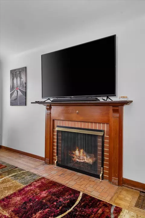 Living - 541 E Hoffman Ave, Spokane, WA 99207 photo 2 of 3