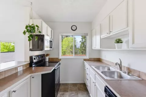 Kitchen - 3711 E 12th Ave, Spokane, WA 99202 photo 2 of 2