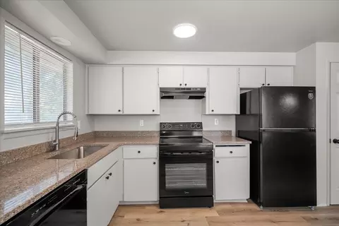 Kitchen - 820 E Rowan Ave, Spokane, WA 99207 photo 3 of 4