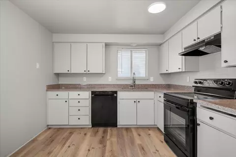 Kitchen - 820 E Rowan Ave, Spokane, WA 99207 photo 2 of 4