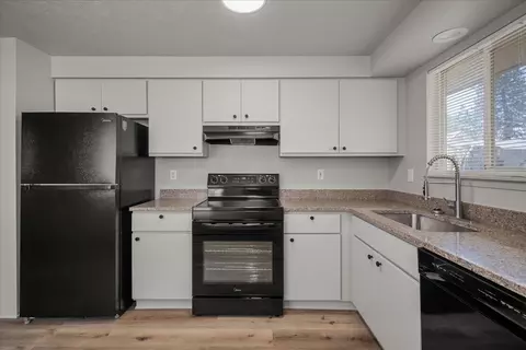 Kitchen - 820 E Rowan Ave, Spokane, WA 99207 photo 4 of 4