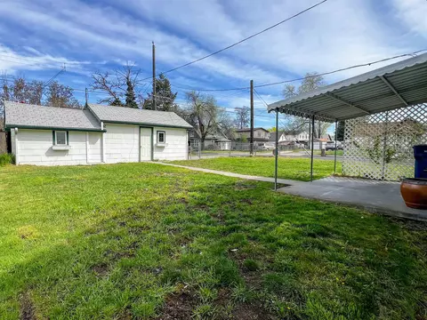 Exterior - 2227 E 7th Ave, Spokane, WA 99202 photo 10 of 12