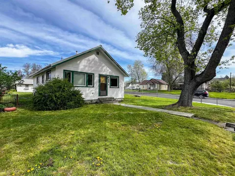 Exterior - 2227 E 7th Ave, Spokane, WA 99202 photo 4 of 12
