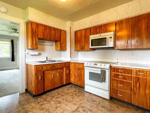 Kitchen - 2227 E 7th Ave, Spokane, WA 99202 photo 3 of 4