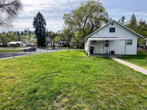 Exterior - 2227 E 7th Ave, Spokane, WA 99202 photo 8 of 12