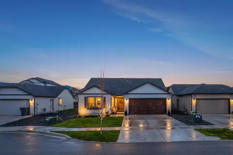 19674 E 3rd Ln, Greenacres, WA 99016