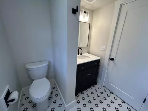 Bath - 1028 E 40th Ave, Spokane, WA 99203 photo 4 of 6
