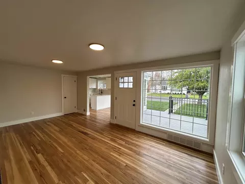 Living - 1028 E 40th Ave, Spokane, WA 99203 photo 3 of 6
