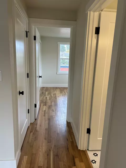 Entry Way - 1028 E 40th Ave, Spokane, WA 99203 photo 2 of 3