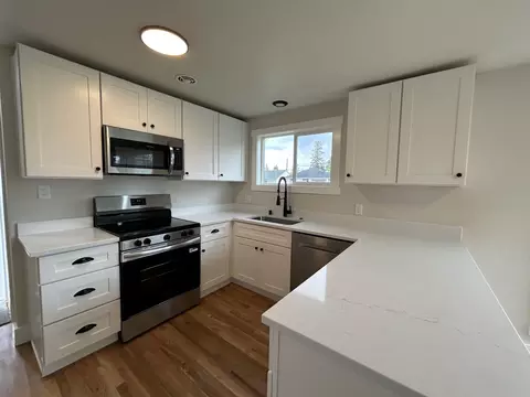 Kitchen - 1028 E 40th Ave, Spokane, WA 99203 photo 5 of 6