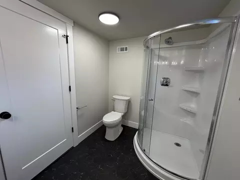 Bath - 1028 E 40th Ave, Spokane, WA 99203 photo 6 of 6