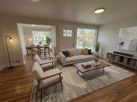 Living - 1028 E 40th Ave, Spokane, WA 99203 photo 1 of 6