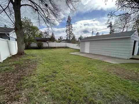 Exterior - 1028 E 40th Ave, Spokane, WA 99203 photo 7 of 8
