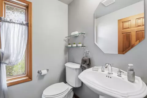 Bath - 17607 E Judkins Rd, Spokane, WA 99217 photo 3 of 5