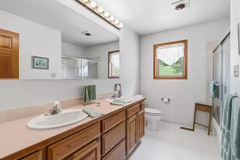 Bath - 17607 E Judkins Rd, Spokane, WA 99217 photo 4 of 5